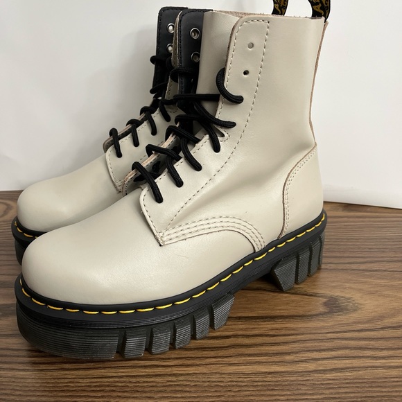 Dr. Martens  Audrick 8-Eye Boot EU 39 US 8 in Cement Platform Boots - Picture 10 of 12